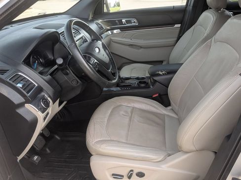 Used 2018 Ford Explorer Limited w/ Equipment Group 301A FWD image 13
