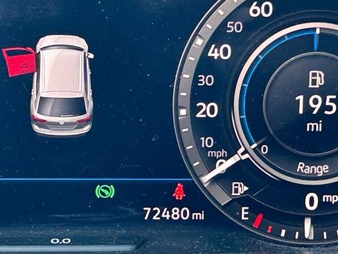 Used 2018 Volkswagen Tiguan SEL Premium w/ 3rd Row Seat Package image 21