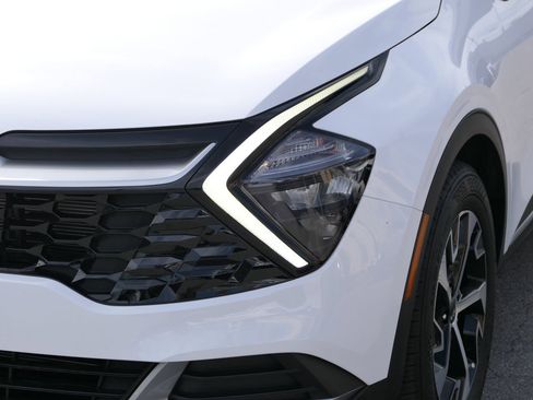 Used 2023 Kia Sportage EX image 9