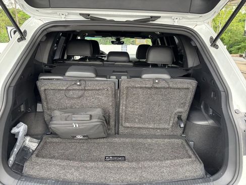 Certified 2023 Volkswagen Tiguan SE R-Line FWD image 29