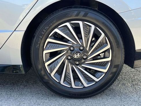 Used 2025 Hyundai Sonata SEL FWD image 11
