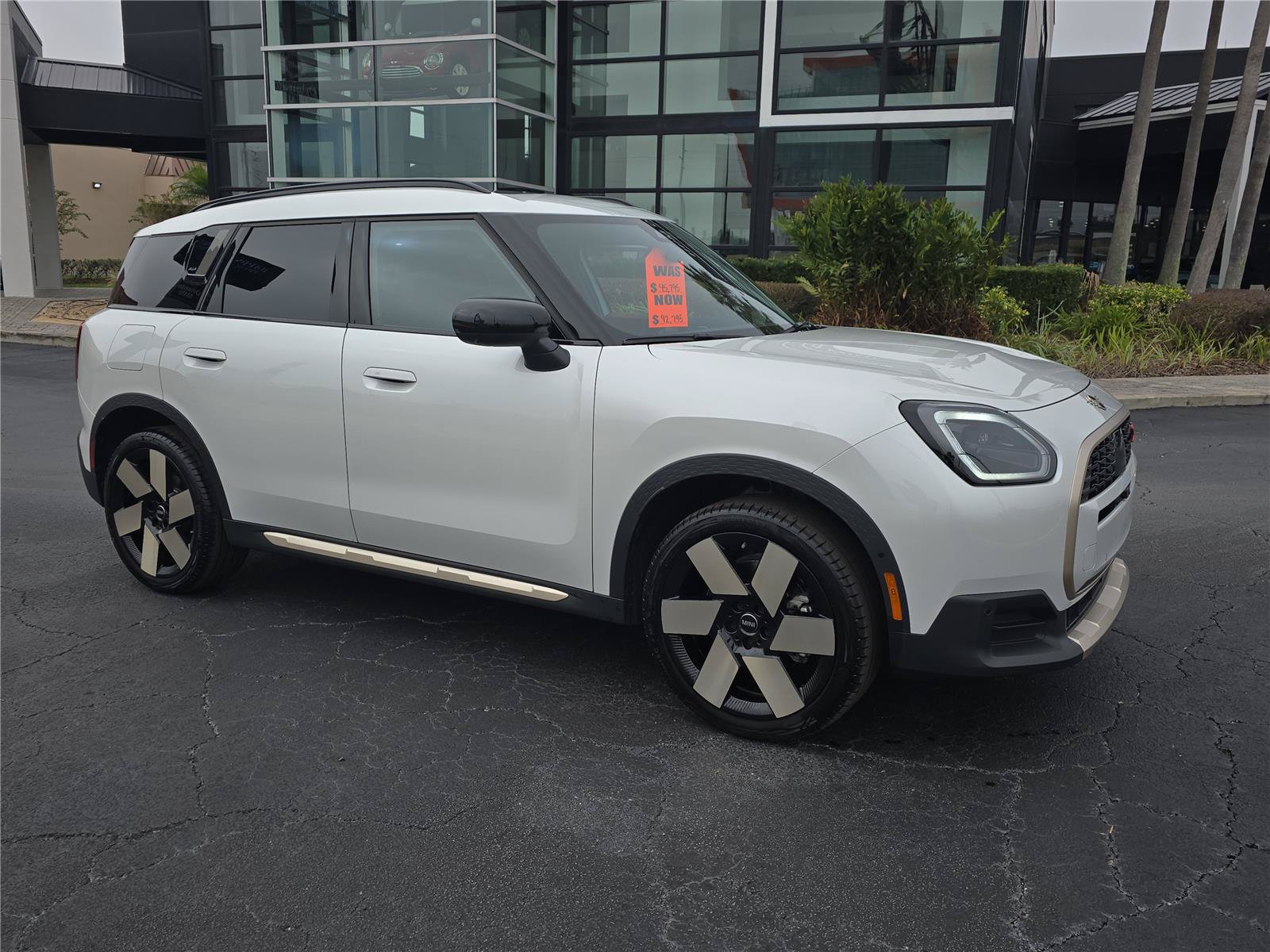 Used 2025 MINI Cooper Countryman S w/ Comfort Package Max AWD/4WD image 2