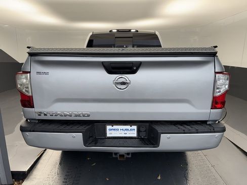 Used 2017 Nissan Titan SL image 11