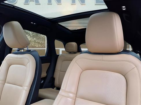 Used 2022 Lincoln Corsair Reserve w/ Equipment Group 201A image 19