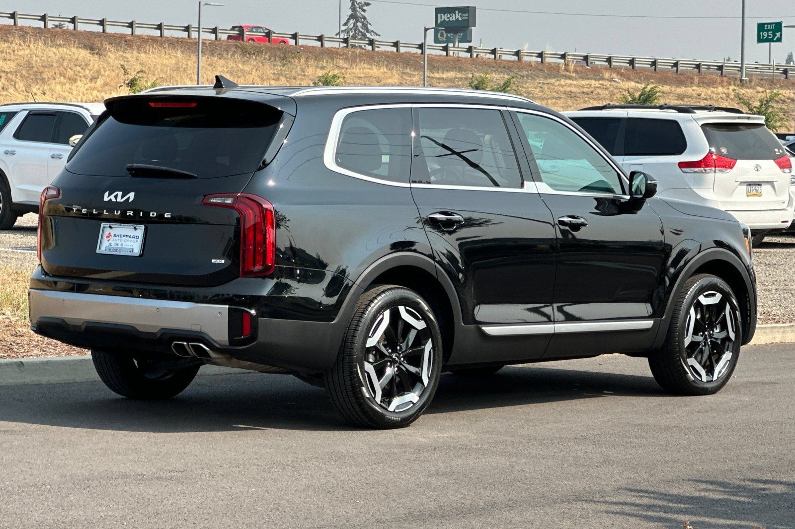 Used 2024 Kia Telluride S w/ S Sunroof Package AWD/4WD image 3