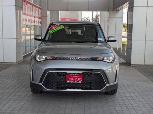 Used 2023 Kia Soul LX w/ LX Technology Package image 2