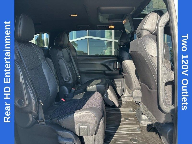 Used 2026 Toyota Sienna Limited FWD image 13