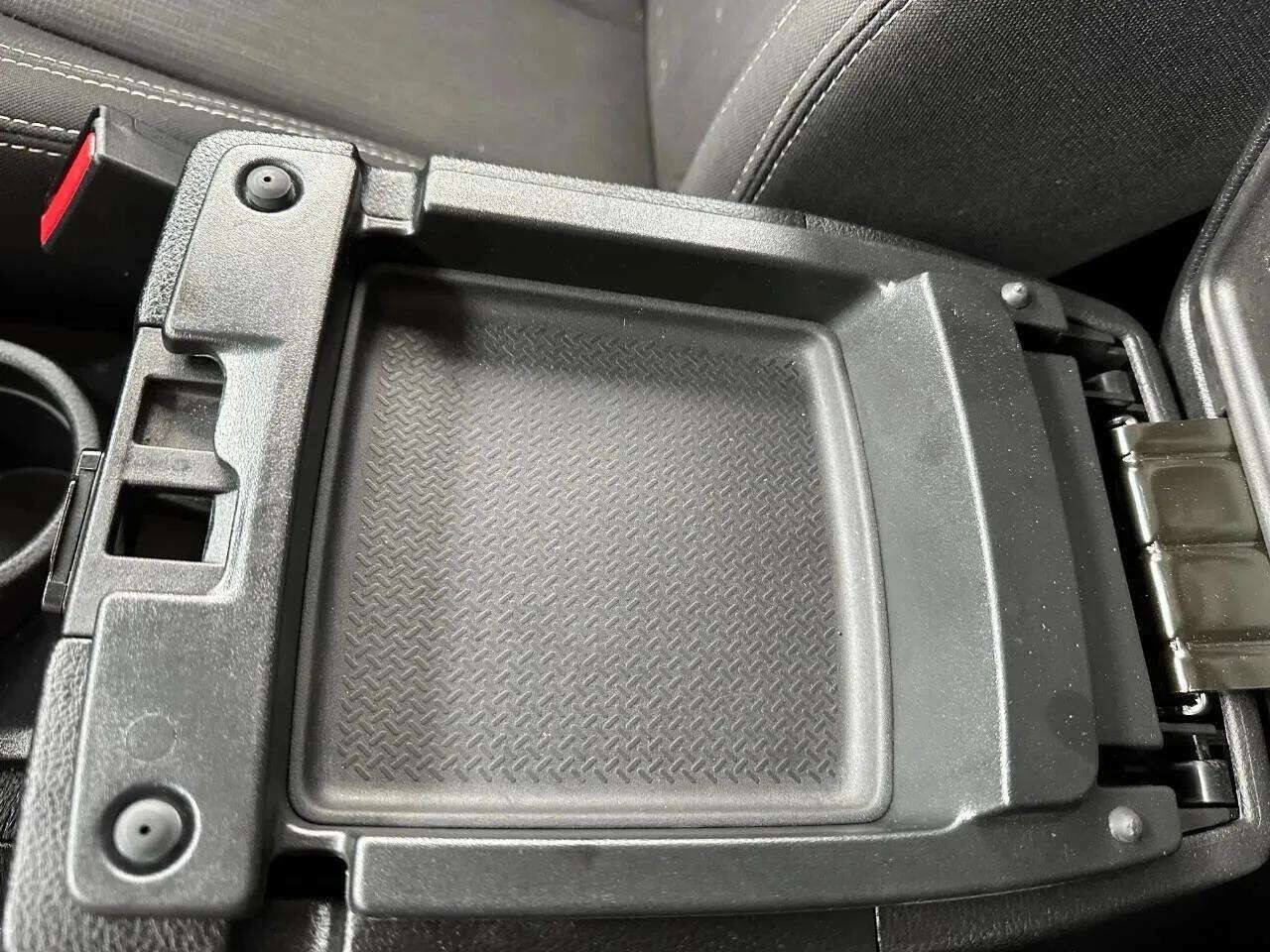 Used 2015 Jeep Wrangler Unlimited Rubicon w/ Dual Top Group AWD/4WD image 17