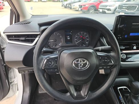 Used 2025 Toyota Corolla LE FWD image 18