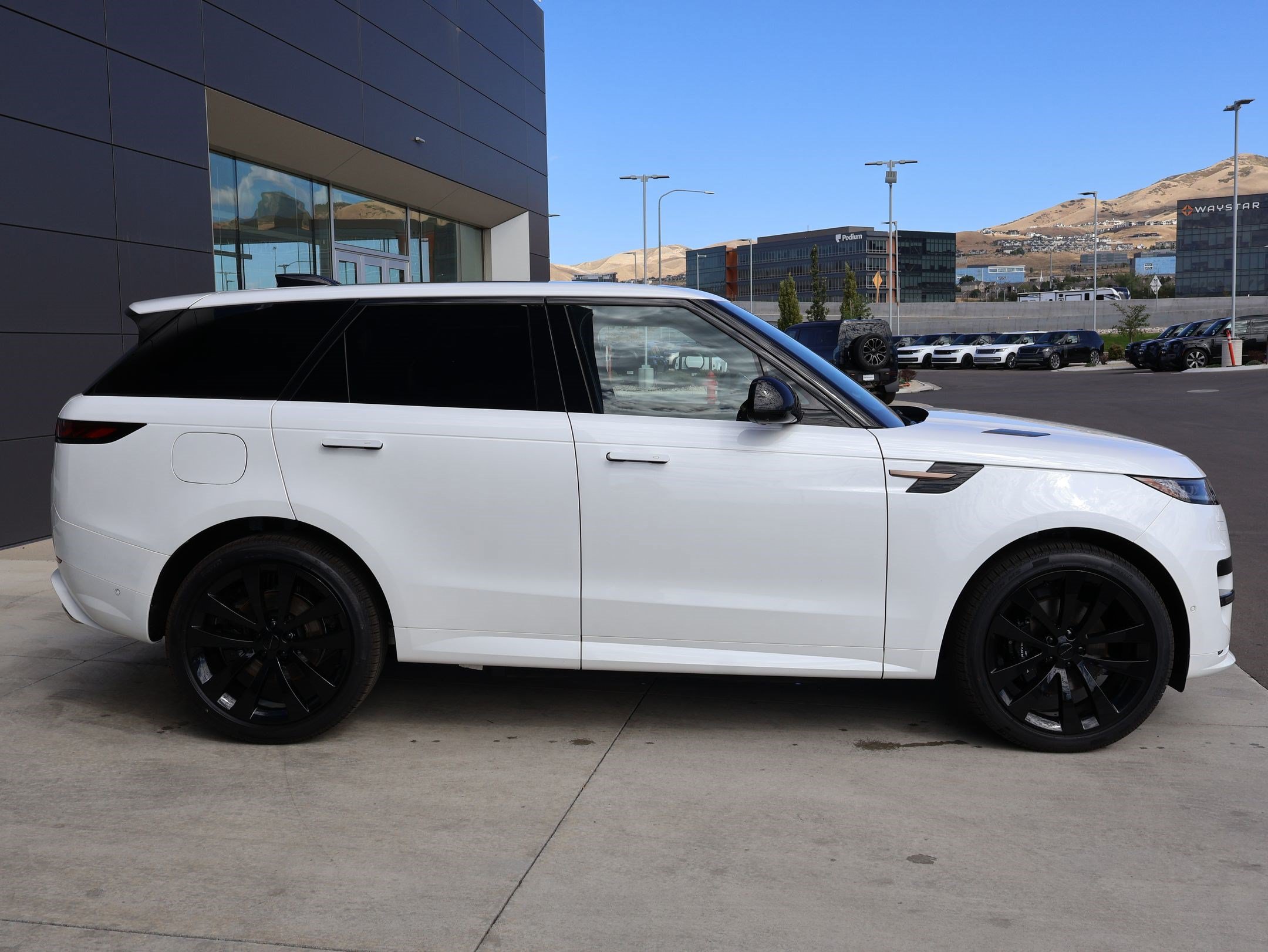New 2026 Land Rover Range Rover Sport Dynamic SE AWD/4WD image 4