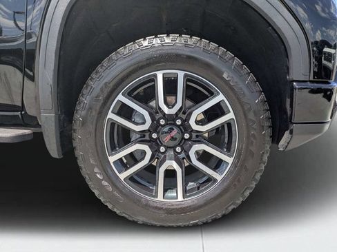 Used 2025 GMC Sierra 1500 AT4 w/ Technology Package AWD/4WD image 10