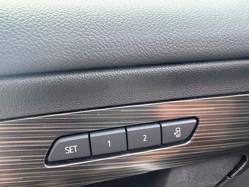 Used 2024 GMC Terrain SLT w/ Tech Package AWD/4WD image 7