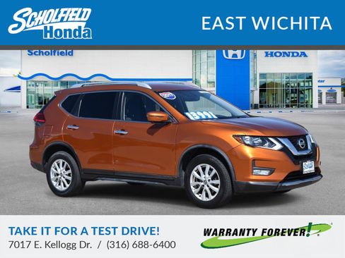 Used 2017 Nissan Rogue SV w/ SV Premium Package image 1