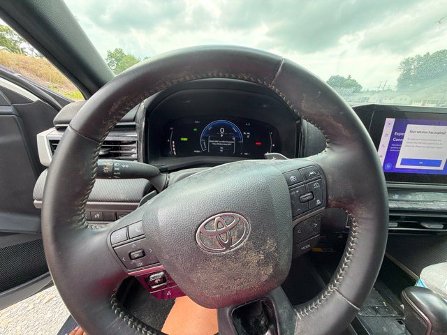 Used 2025 Toyota Camry SE w/ Convenience Package FWD image 14