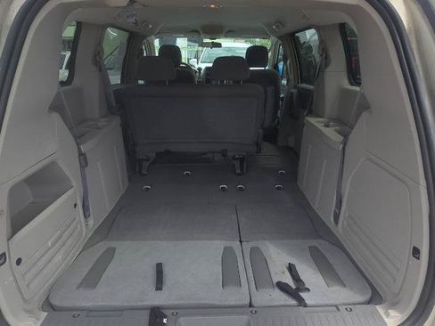 Used 2008 Chrysler Town & Country LX FWD image 17