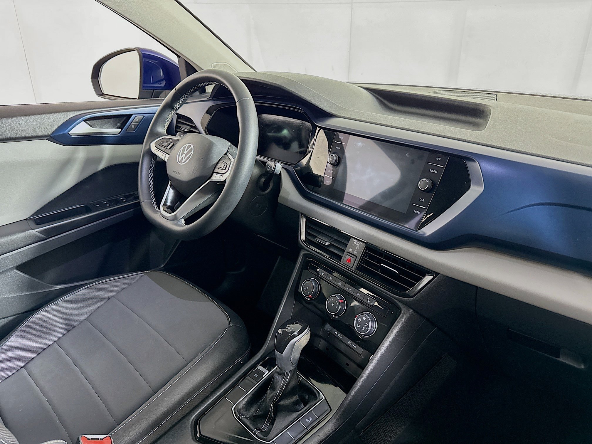 Used 2023 Volkswagen Taos SE w/ Panoramic Sunroof Package FWD image 29