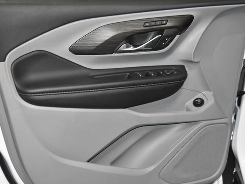 Used 2024 GMC Terrain SLT image 4