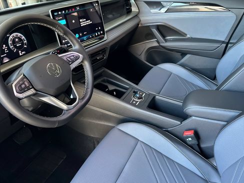 New 2026 Volkswagen Tiguan SE FWD image 8