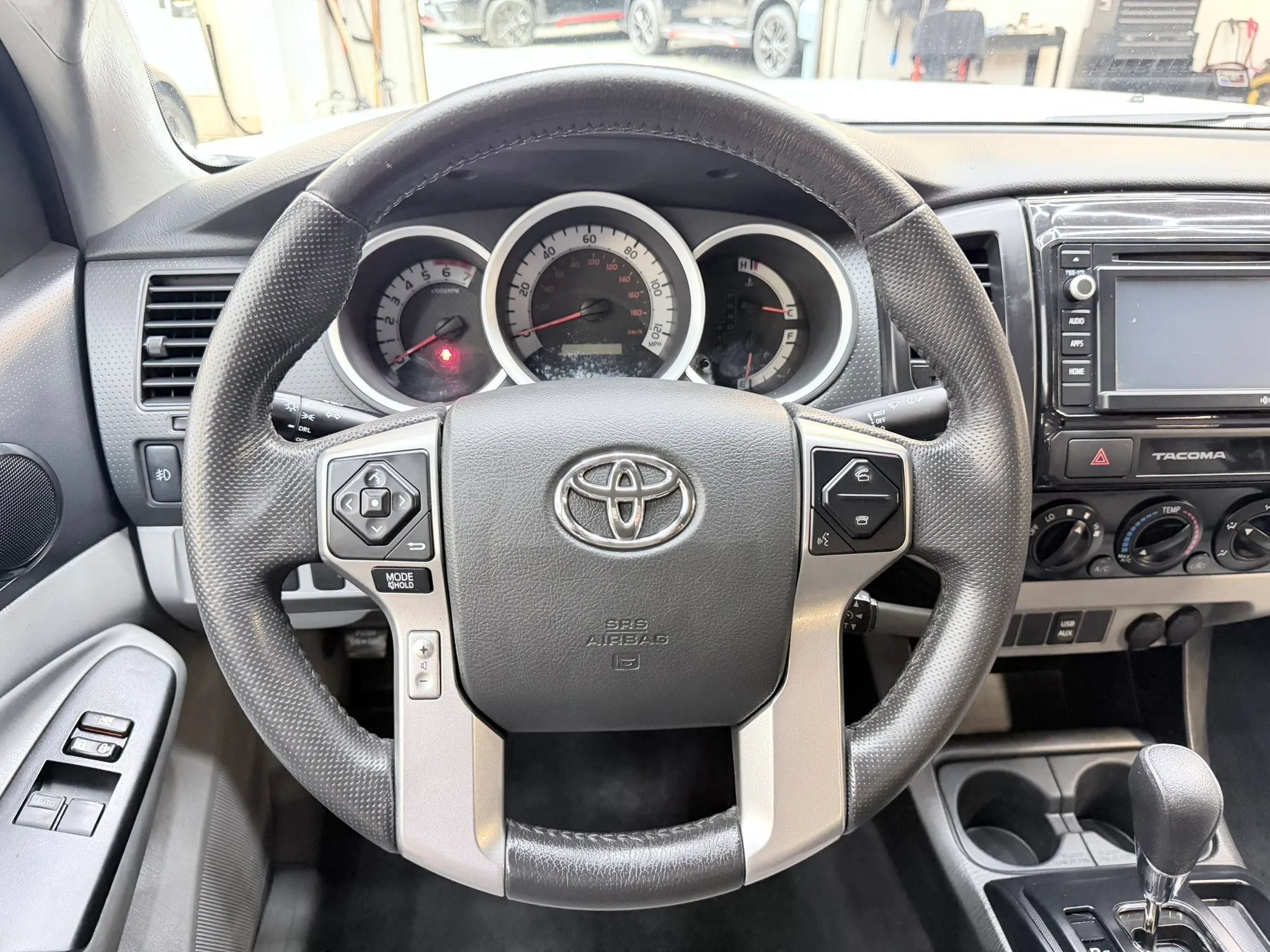 Used 2015 Toyota Tacoma 4x4 Access Cab V6 image 11