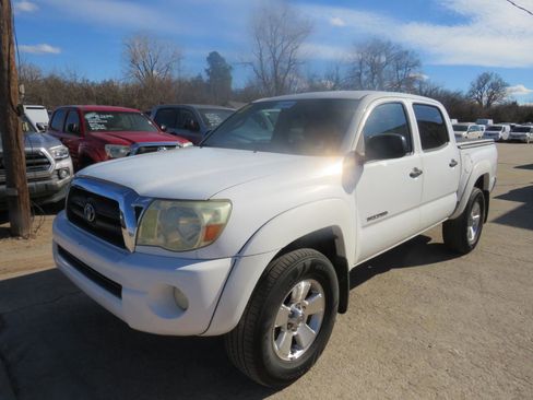 Used 2006 Toyota Tacoma PreRunner RWD image 1