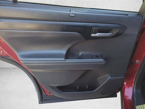 Certified 2024 Toyota Highlander XSE FWD image 9