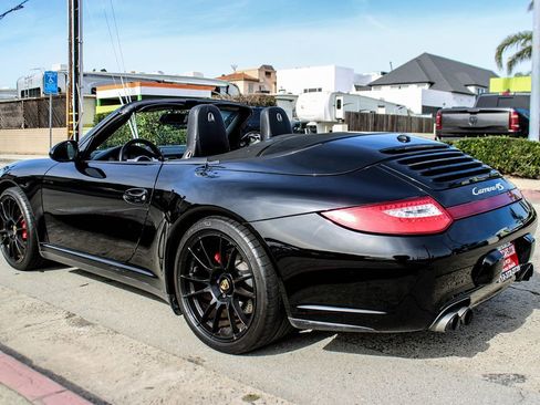 Used 2011 Porsche 911 Carrera 4S image 3