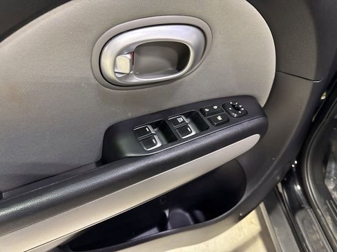 Used 2017 Kia Soul FWD image 23