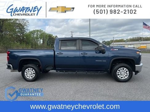 Used 2022 Chevrolet Silverado 2500 LT w/ Convenience Package image 4