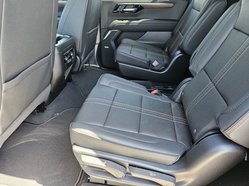 New 2026 Chevrolet Suburban High Country AWD/4WD image 20