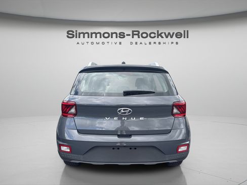 Used 2025 Hyundai Venue SEL FWD image 4