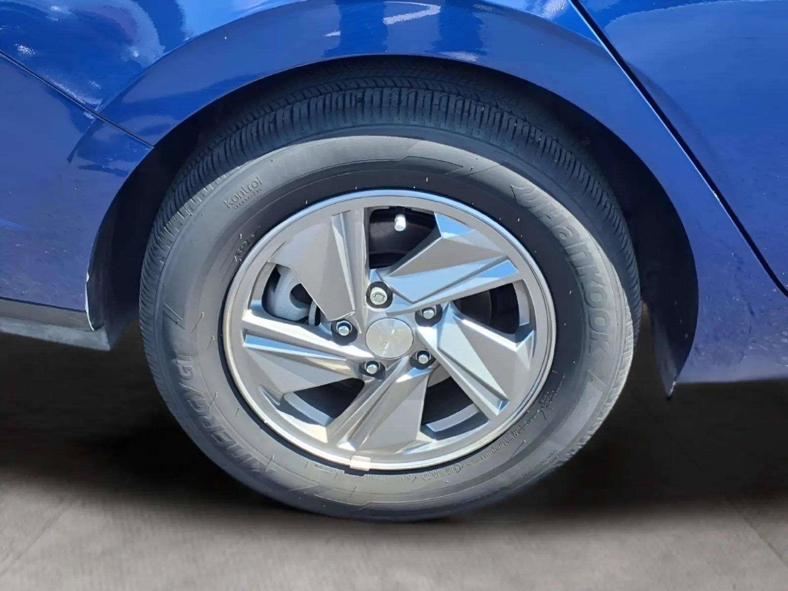 Certified 2025 Hyundai Elantra SE FWD image 20