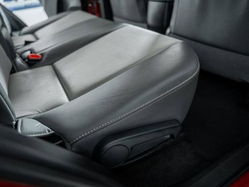 Used 2015 Toyota RAV4 Limited image 32