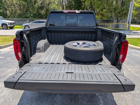 Used 2022 GMC Sierra 1500 SLT w/ SLT Convenience Package AWD/4WD image 18