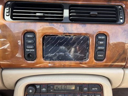 Used 2002 Jaguar XK8 Convertible RWD image 9