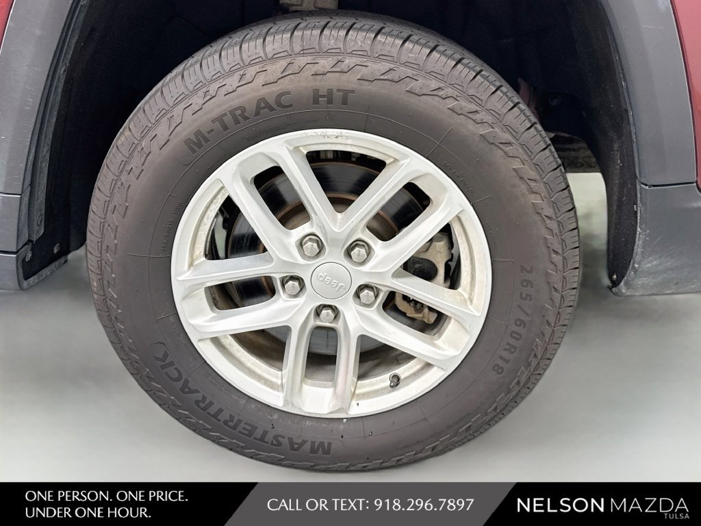 Used 2023 Jeep Grand Cherokee L Laredo AWD/4WD image 11