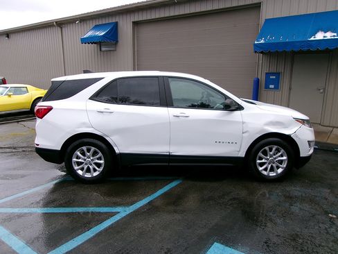 Used 2021 Chevrolet Equinox LS w/ LS Convenience Package AWD/4WD image 9