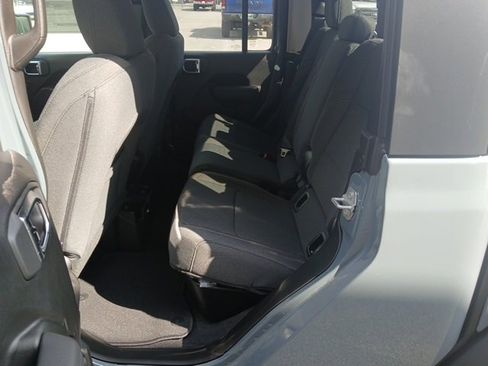 New 2025 Jeep Gladiator Sport image 12