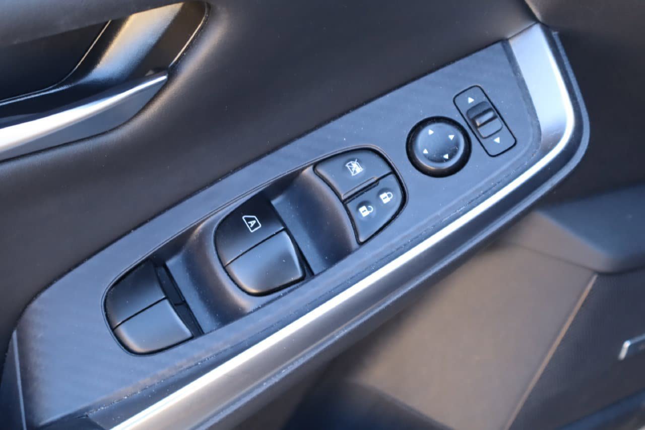 Used 2024 Nissan Sentra SR w/ SR Premium Package FWD image 21