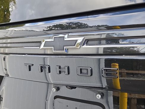 Used 2021 Chevrolet Tahoe Z71 w/ Z71 Off-Road Package image 31