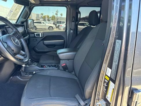 Used 2022 Jeep Gladiator Sport AWD/4WD image 9