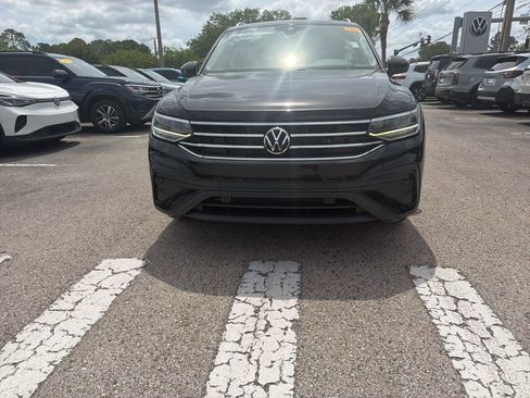 Used 2023 Volkswagen Tiguan SE w/ Panoramic Sunroof Package image 28