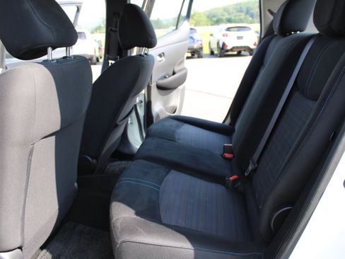 Used 2019 Nissan Leaf SV Plus w/ SV Plus Technology Package FWD image 19