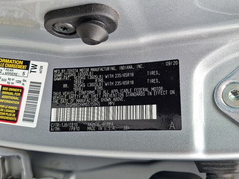 Used 2021 Toyota Highlander XLE image 29