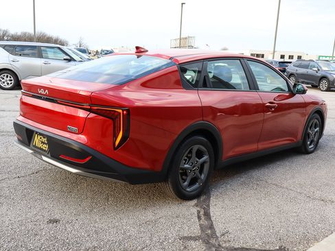 Used 2025 Kia K4 LXS image 4