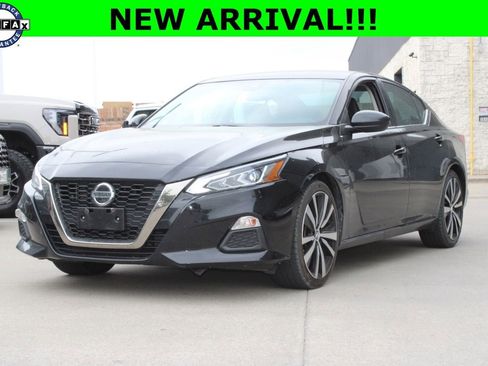 Used 2020 Nissan Altima 2.5 SR image 1
