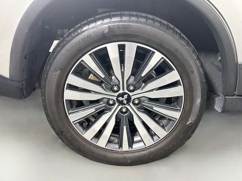 Used 2020 Mitsubishi Outlander LE FWD image 33