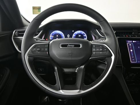 Used 2023 Jeep Grand Cherokee Altitude AWD/4WD image 33
