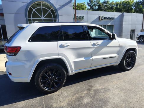 Certified 2021 Jeep Grand Cherokee Laredo AWD/4WD image 15