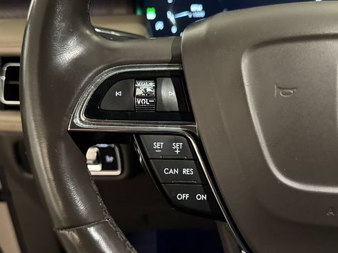 Used 2022 Lincoln Nautilus Reserve FWD image 19