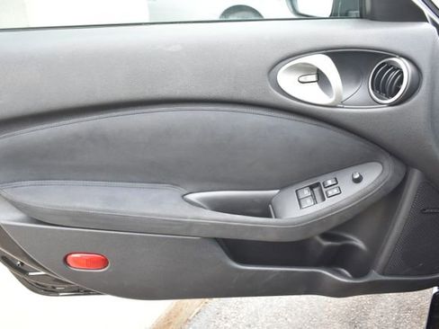 Used 2010 Nissan 370Z Touring w/ Sport Pkg RWD image 18